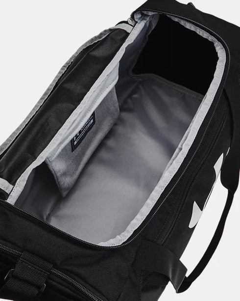 Under Armour Undeniable 5.0 Duffle - תיק אימון בצבע שחור לנסיעה וספורט